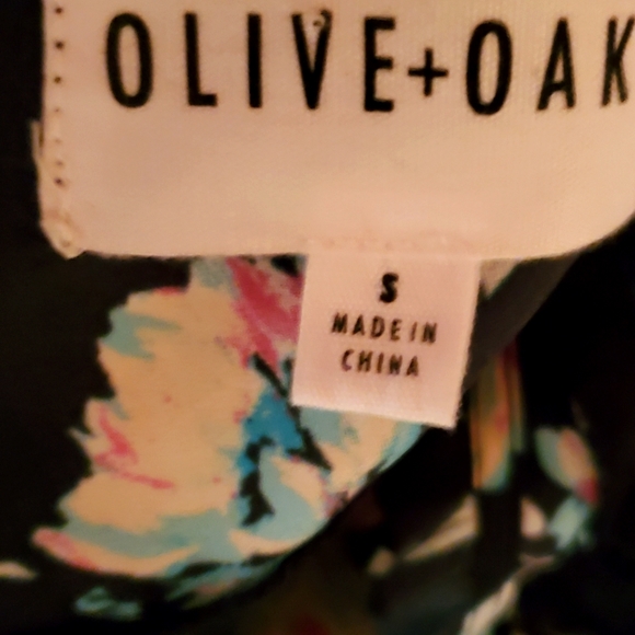 OLIVE & OAK SUMMER MINI DRESS. SIZE SMALL, BLACK WITH BLUE FLORAL PATTERN. - Picture 6 of 8